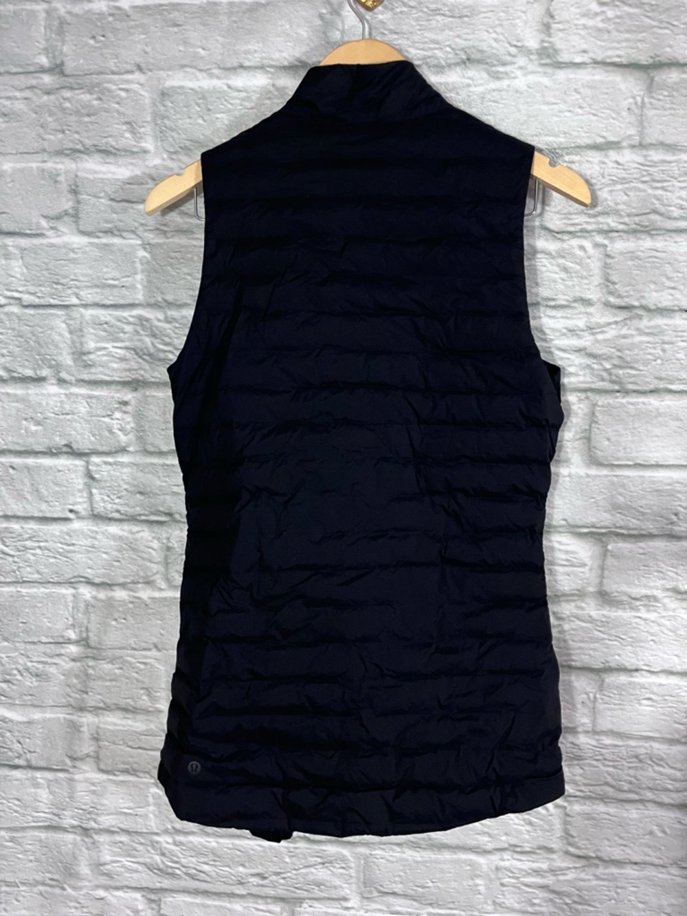 Lululemon size 6 Pack it Down Vest - Black - Windproof Waterproof 700-fill-power - Picture 10 of 16